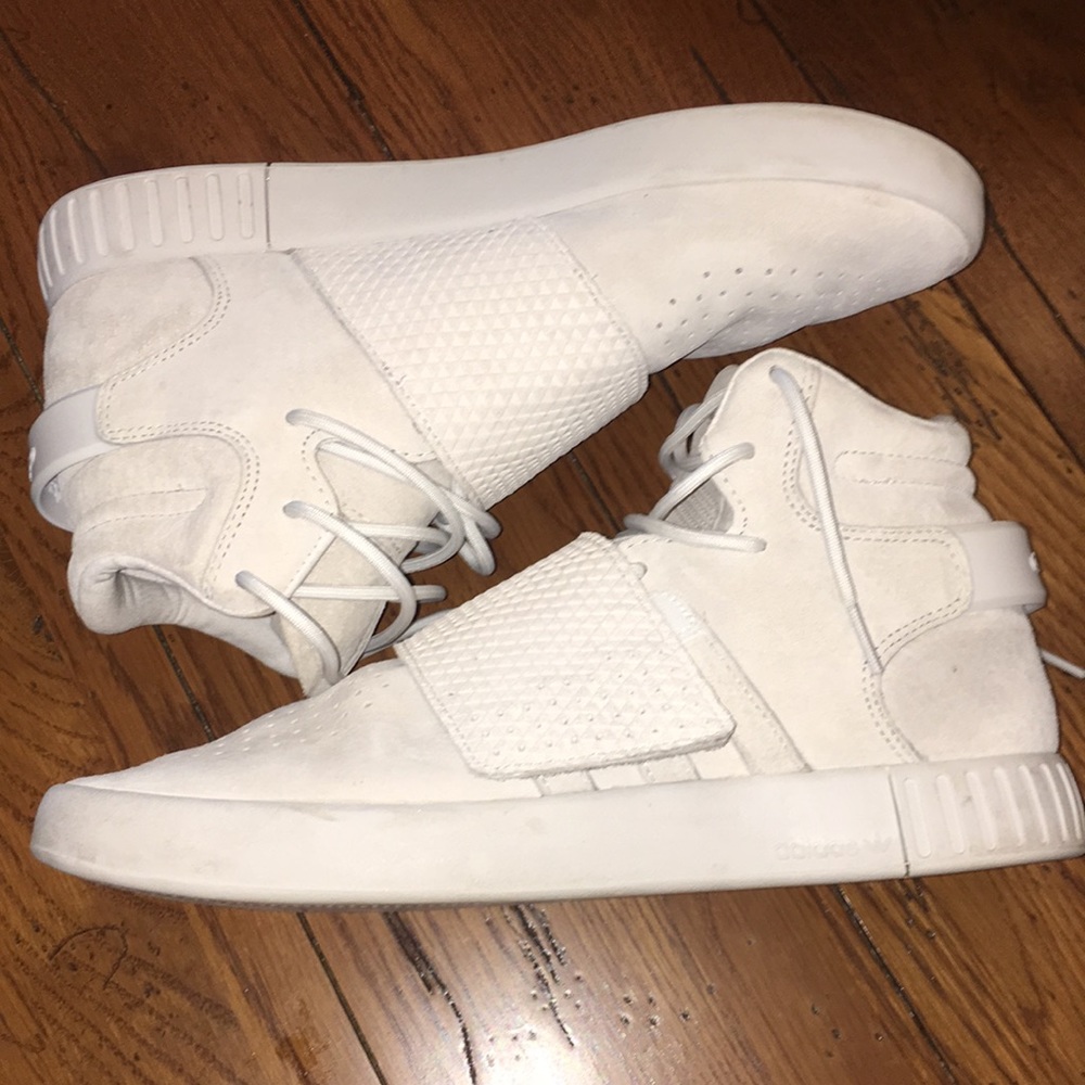 White tubular strap invaders